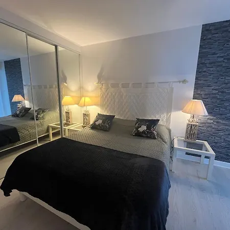 Apartment T3 En Bord De Avec Balcon, Wifi Et Parking Securise - Fr-1-374-23